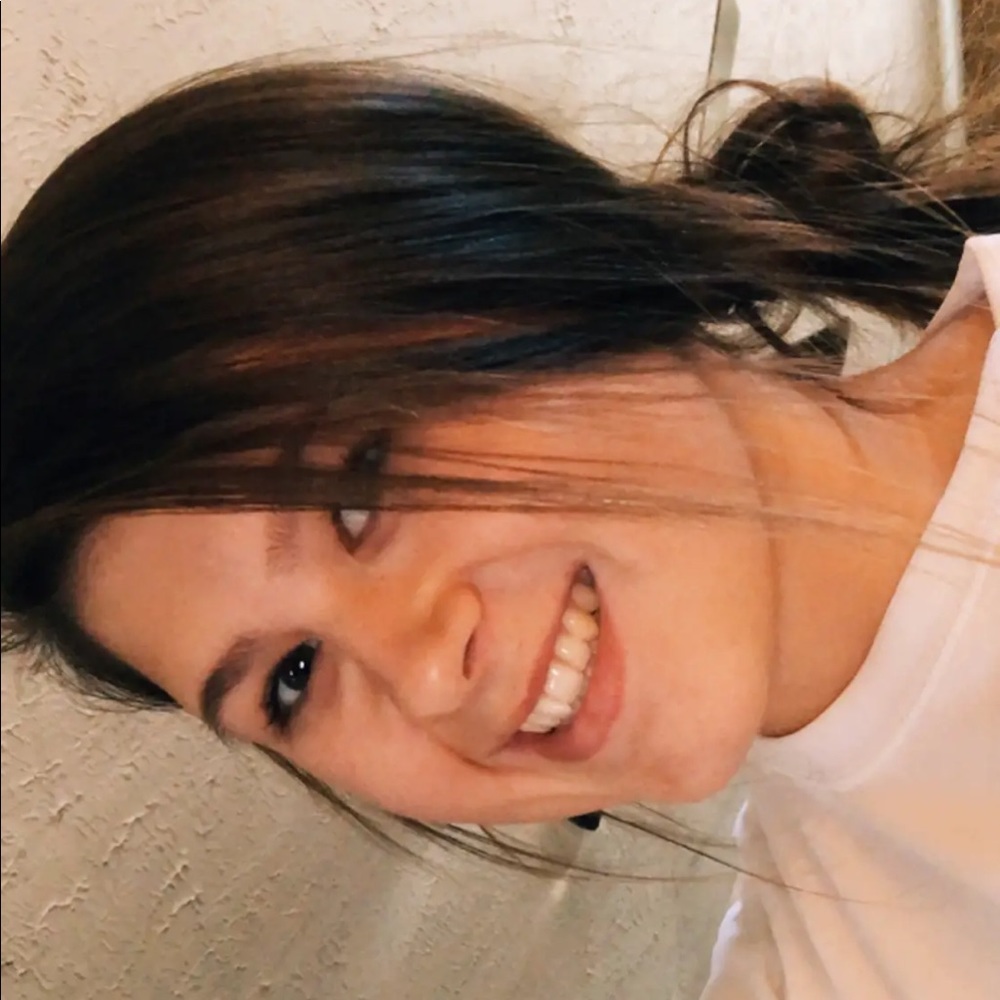 Meet your Posher, Adrianna